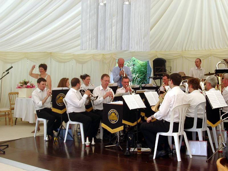 Lara015.JPG - Lisa conducts the band