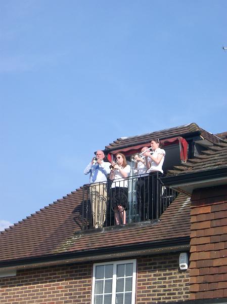 Lara017.JPG - The Bride and Groom leave for honeymoon with a fanfare