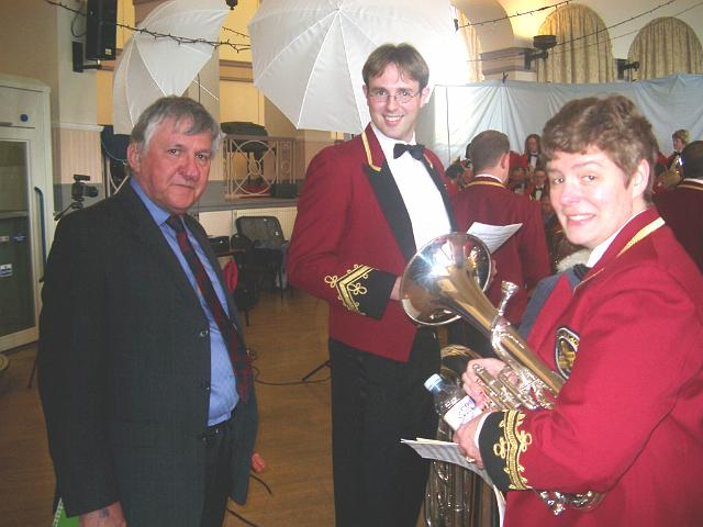 IMGP5440.JPG - Wainting to perform