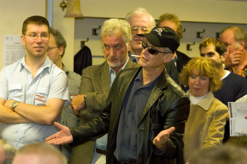 Joe leads the Barracking