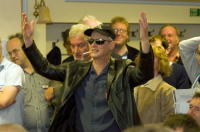 Joe leads the Barracking