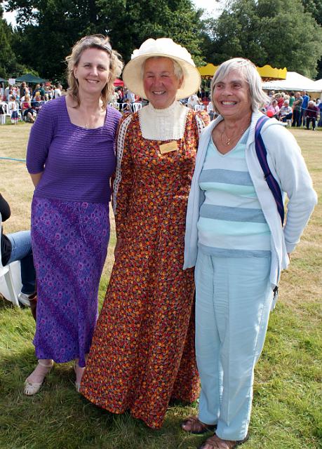 DSC05651.JPG - Clare Morton, Luba Packman and Jean Morton