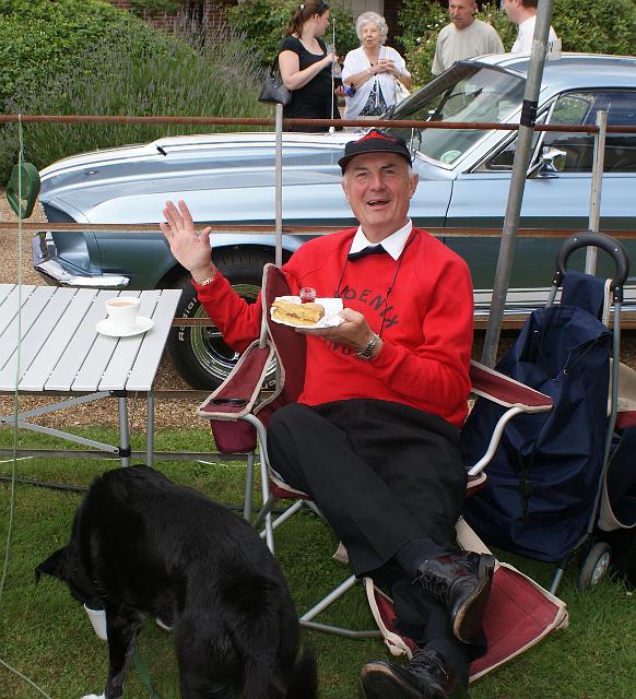 DSC05652.JPG - Basil Preuveneers, Band Solo Trumpet player and his dog Laddie , take a break