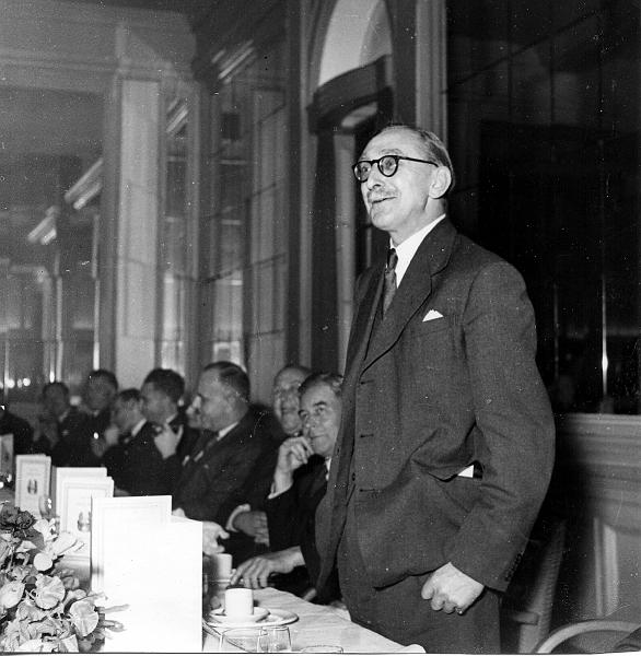 Mirror011.jpg - Sylvester Bolam