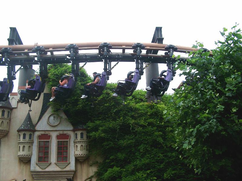 IMGP4935.JPG - Marina, Mark and Dominic had a go on this Monster Ride