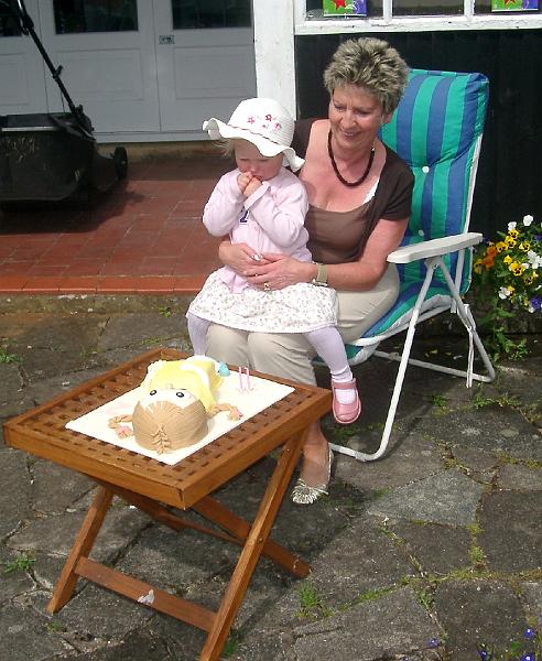 Hannah003.JPG - Thanks Barbara for making such a wonderful cake!