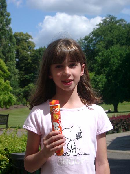 IMGP4919.JPG - Ice Cream time for Zoe