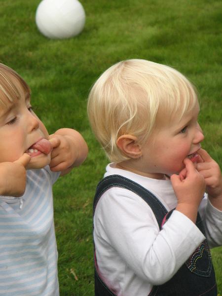 IMG_0595.jpg - Grace teaches Hannah to pull faces