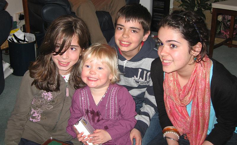 IMG_5734.jpg - Hannah with her  Cousins - Zoe, Dominic and Marina