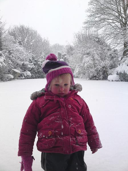 DSC00092.JPG - Hannah in the garden at Lissoms Road