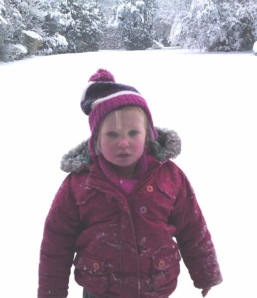 DSC00093.JPG - Hannah in the garden at Lissoms Road