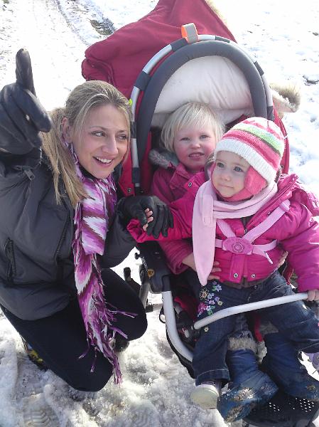 DSC00098.JPG - Yasmin, Hannah and Fenya