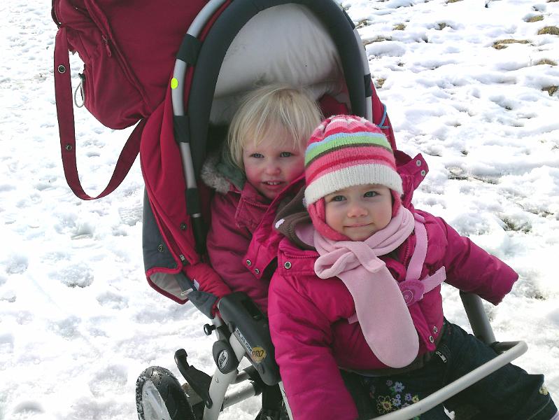 DSC00100.JPG - Hannah and Fenya