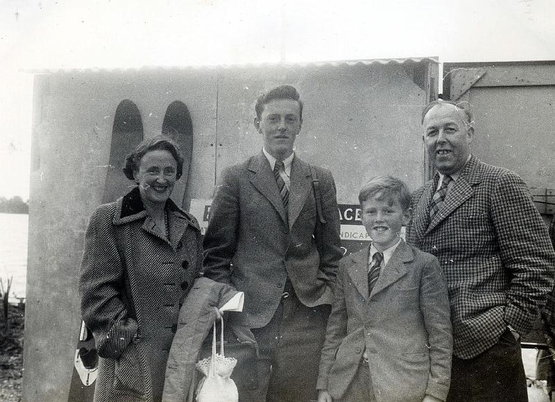 Roger008.jpg - The Morton Family - around 1950