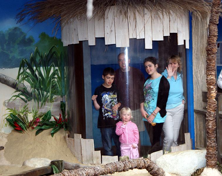 DSC05492.JPG - Inside the Aquarium