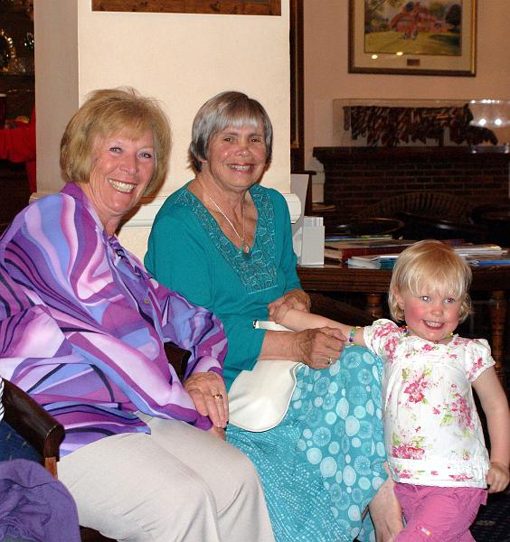 DSC00049.JPG - Carolyn Doswell, Jean & Hannah Morton