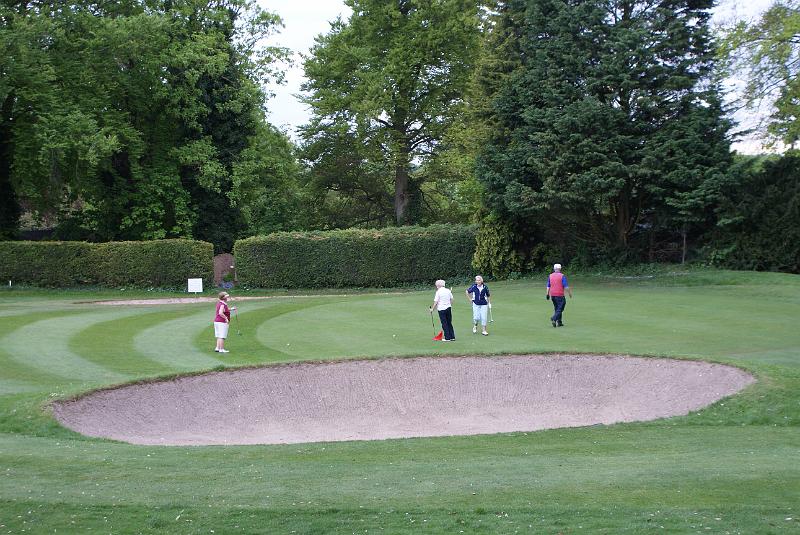 DSC00042.JPG - Team 1 putting out on the 18th