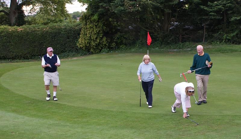 DSC00045.JPG - Team 2 leaving the 18th