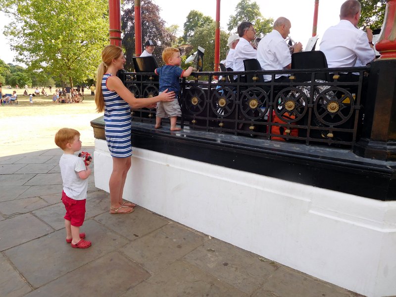 Greenwich007.JPG - Edward wants to get close to the music