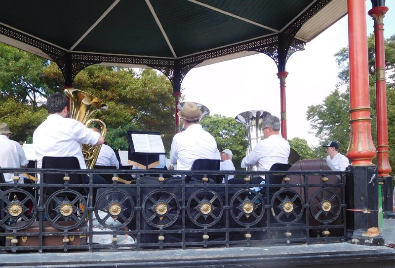 Greenwich008.JPG - The Tubas