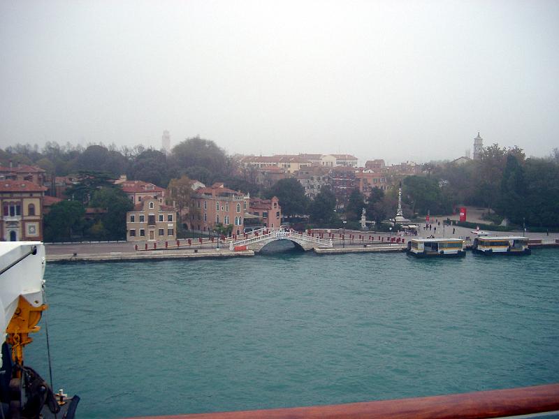 IMGP5121.JPG - Sailing in on a foggy morning