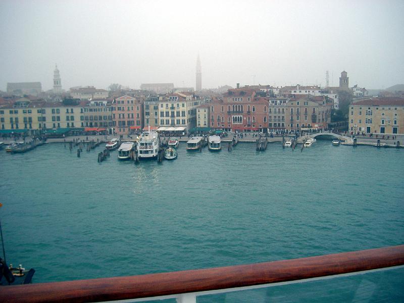 IMGP5122.JPG - Sailing in on a foggy morning