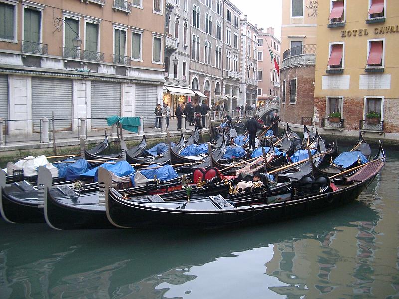 IMGP5126.JPG - Gondolas