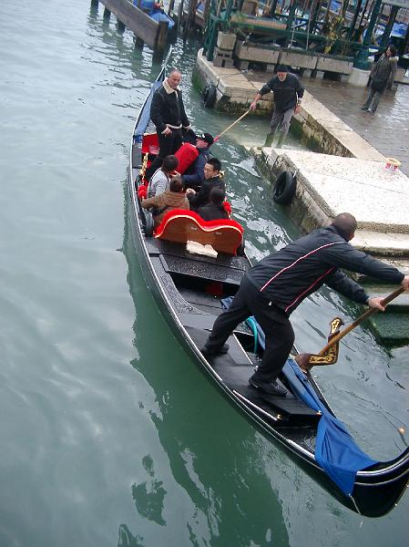 IMGP5144.JPG - Far eastern tourists on a gondola