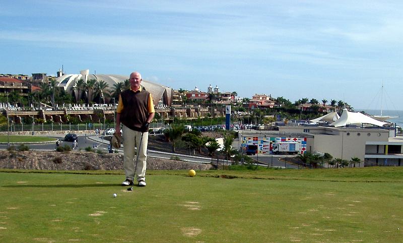 IMGP5317.JPG - Melonores course with the hotel in the background