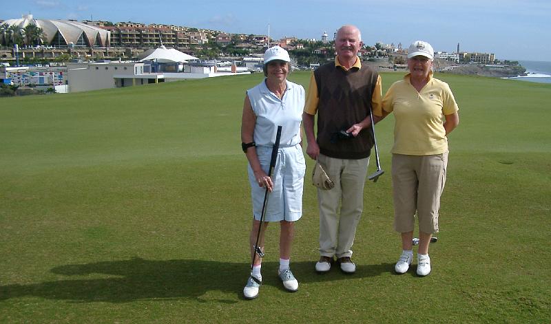 IMGP5318.JPG - Melonores course with the hotel in the background
